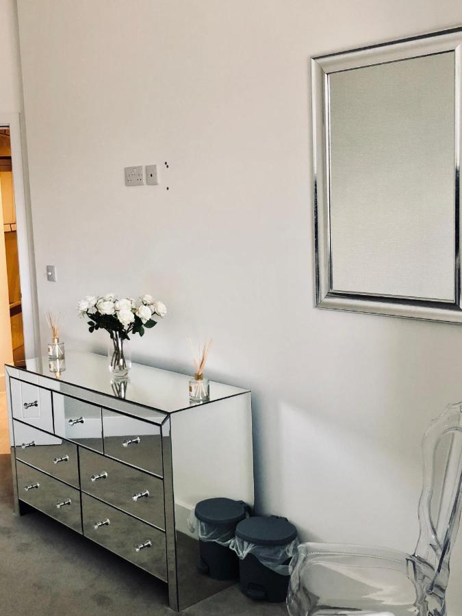 Snapos Luxury Serviced Apartment - Meridian House Bedford Dış mekan fotoğraf