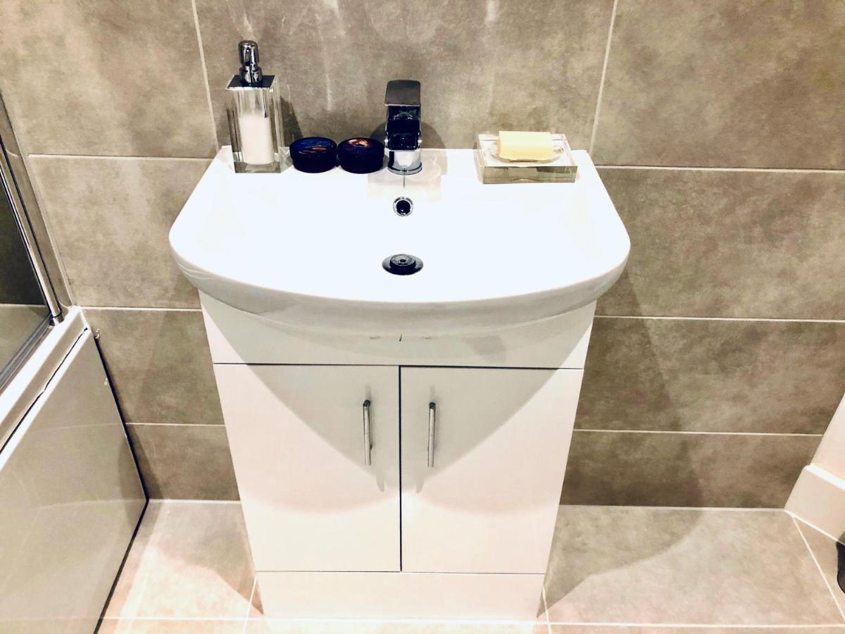 Snapos Luxury Serviced Apartment - Meridian House Bedford Dış mekan fotoğraf