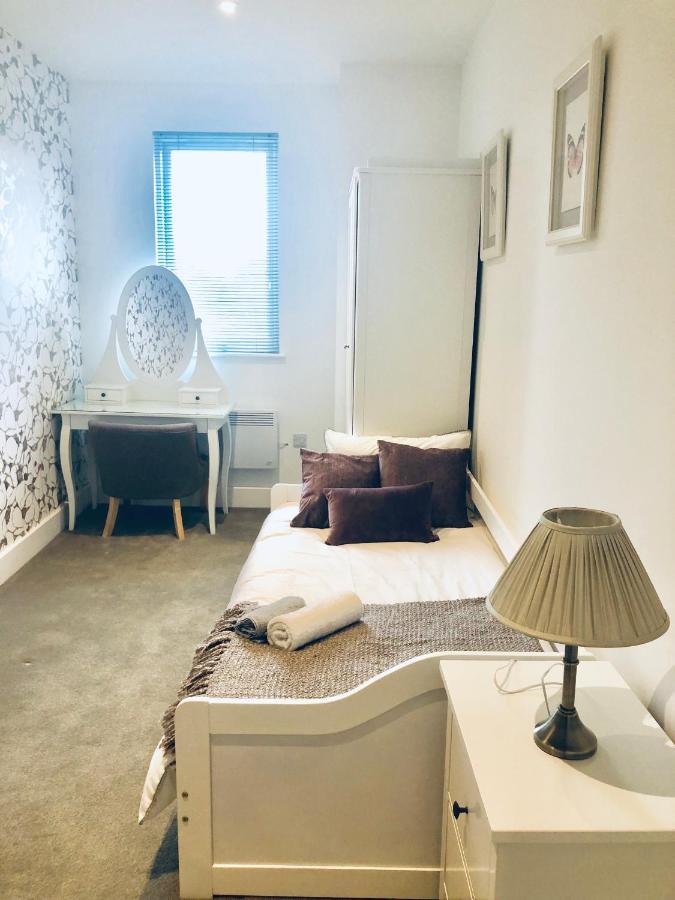 Snapos Luxury Serviced Apartment - Meridian House Bedford Dış mekan fotoğraf