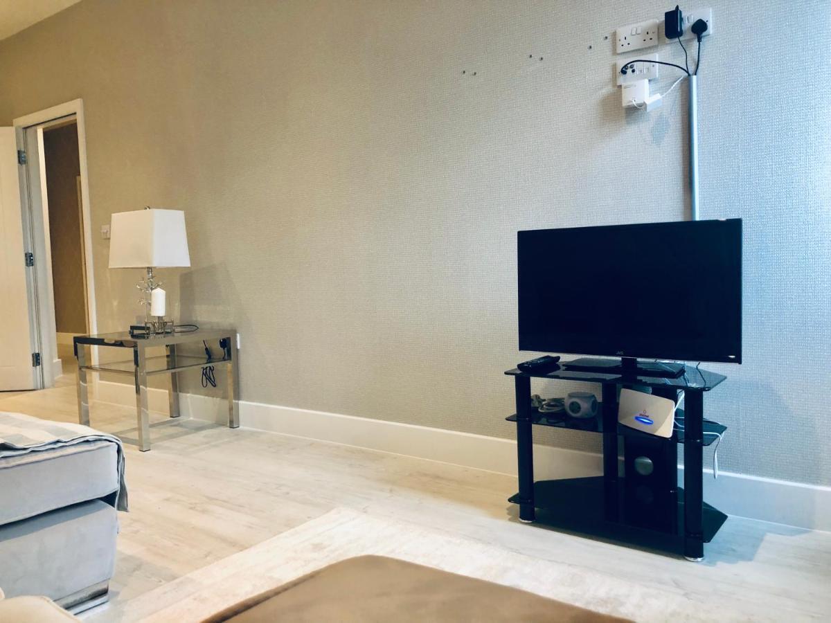 Snapos Luxury Serviced Apartment - Meridian House Bedford Dış mekan fotoğraf